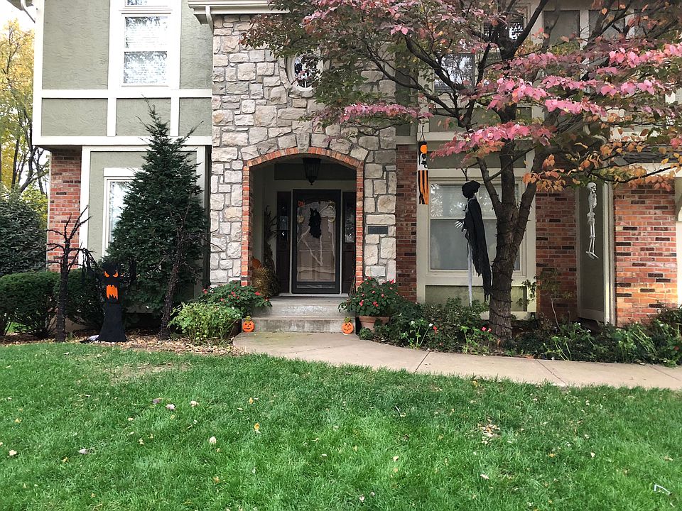 2nd image of 5009 W 129th St