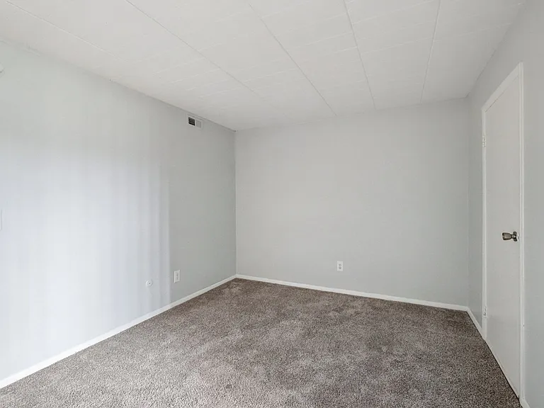 Palms East Apartments — Photo 44