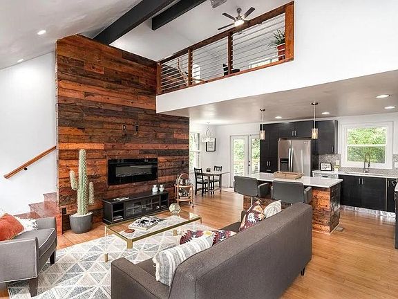 2nd image of 1944 Delphine Dr