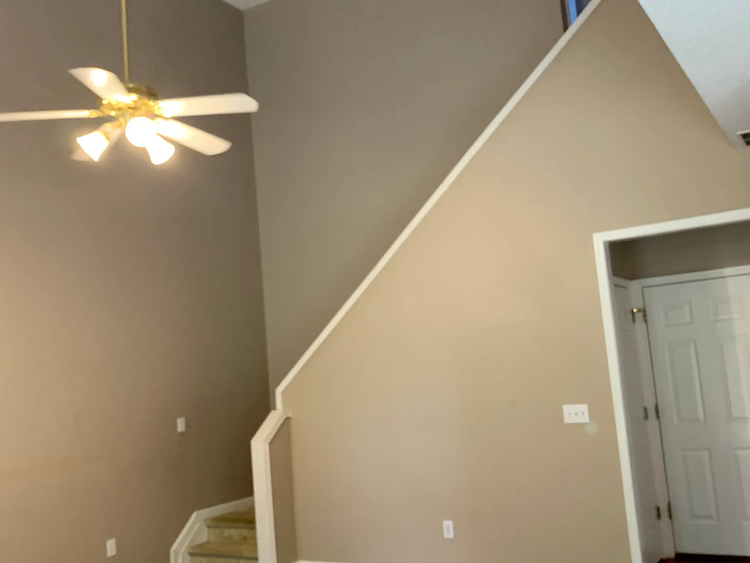 3 bed, 2.5 bath, 1974 sqft, $2,395 — Photo 2
