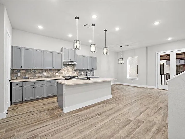 232 W 28th St #A — Photo 10