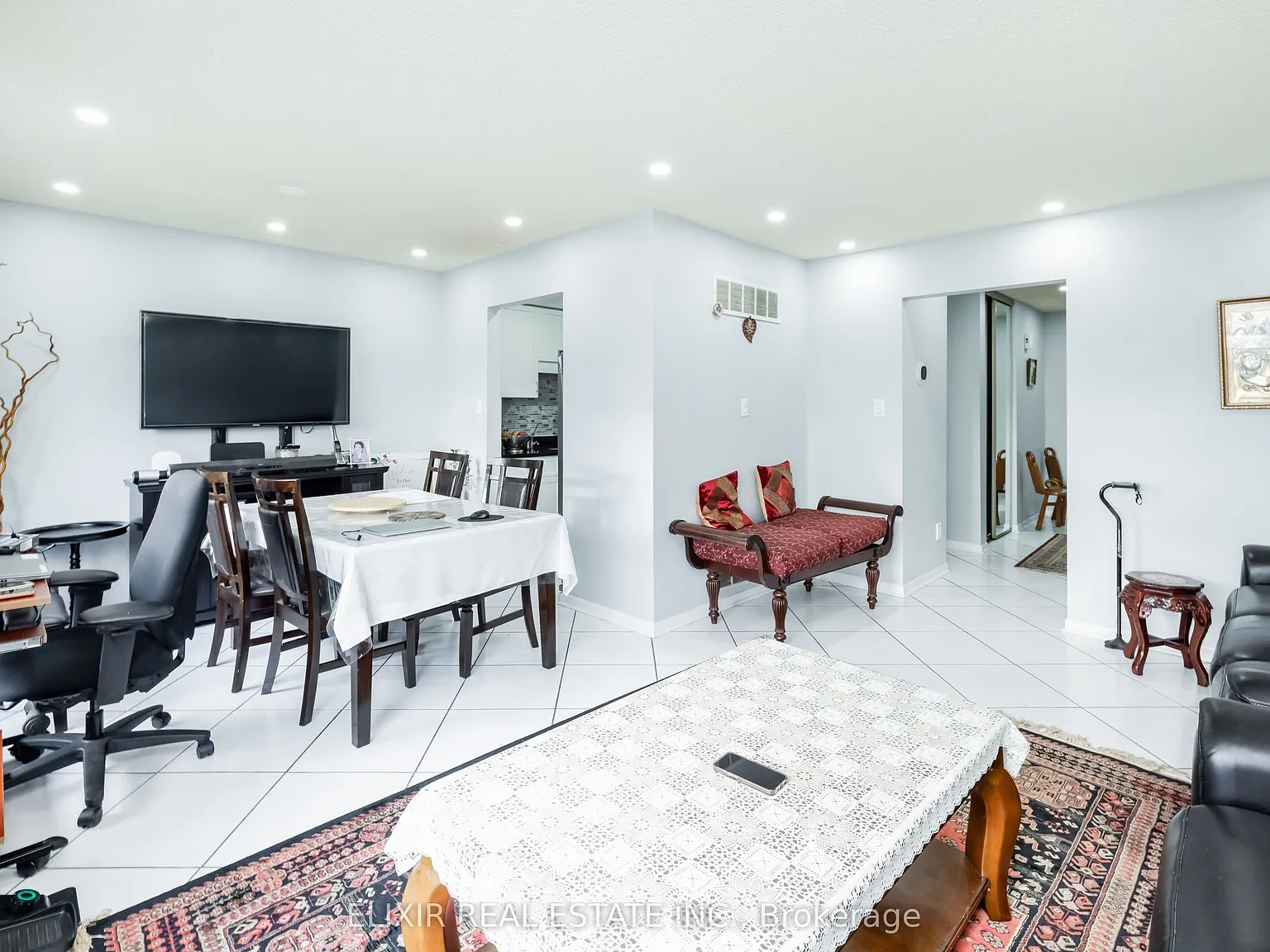 4 bed, $3,400 — Photo 2