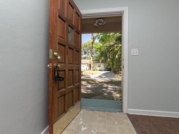 5th image of 1539 River Hills Cir W