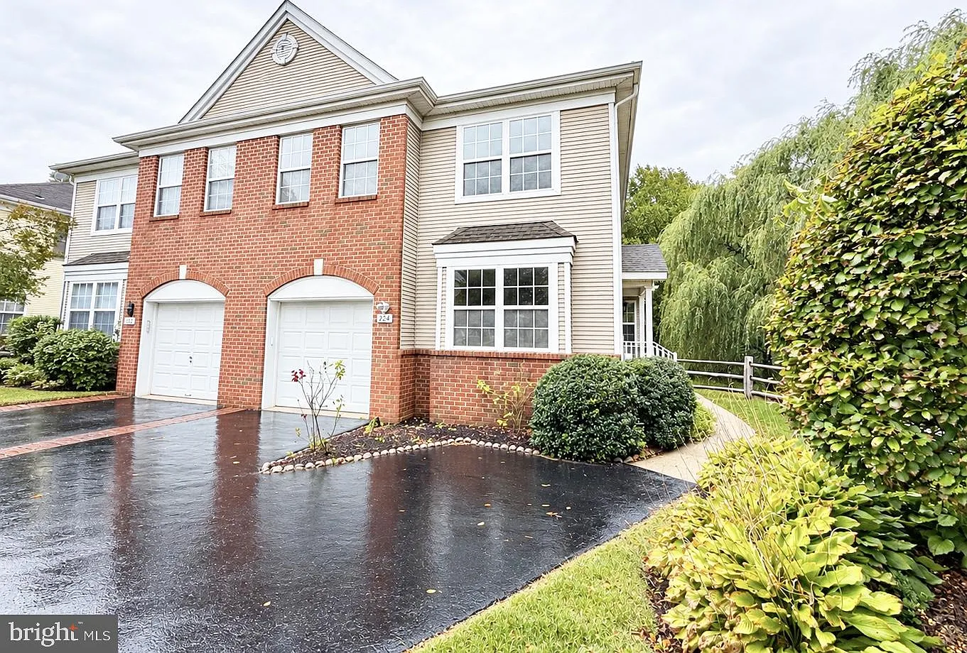 3 bed, 2.5 bath, 1995 sqft, $3,600 — Photo 1