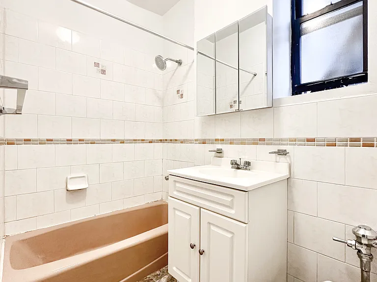 25-98 36th St #2C — Photo 4