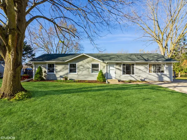 601 Easy St, Sycamore, IL 60178