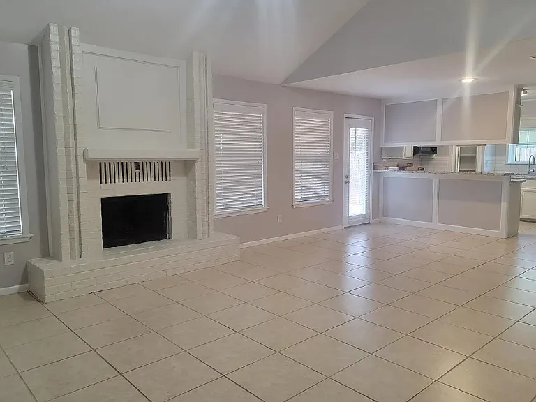 1100 Hardwood Ln — Photo 5
