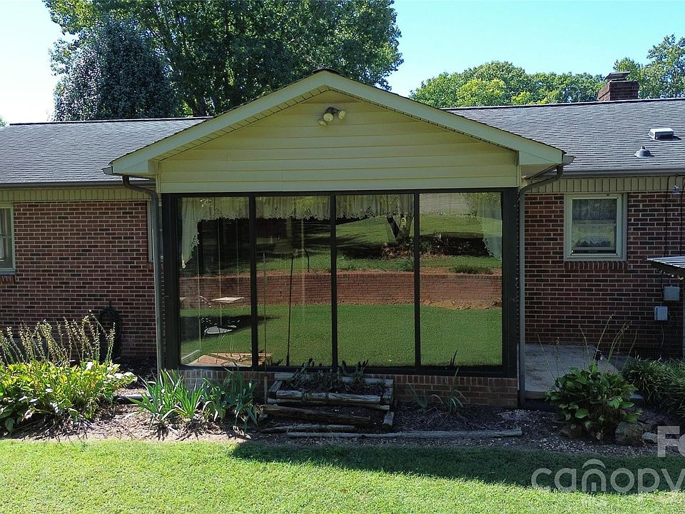 2nd image of 2099 Dale Ave