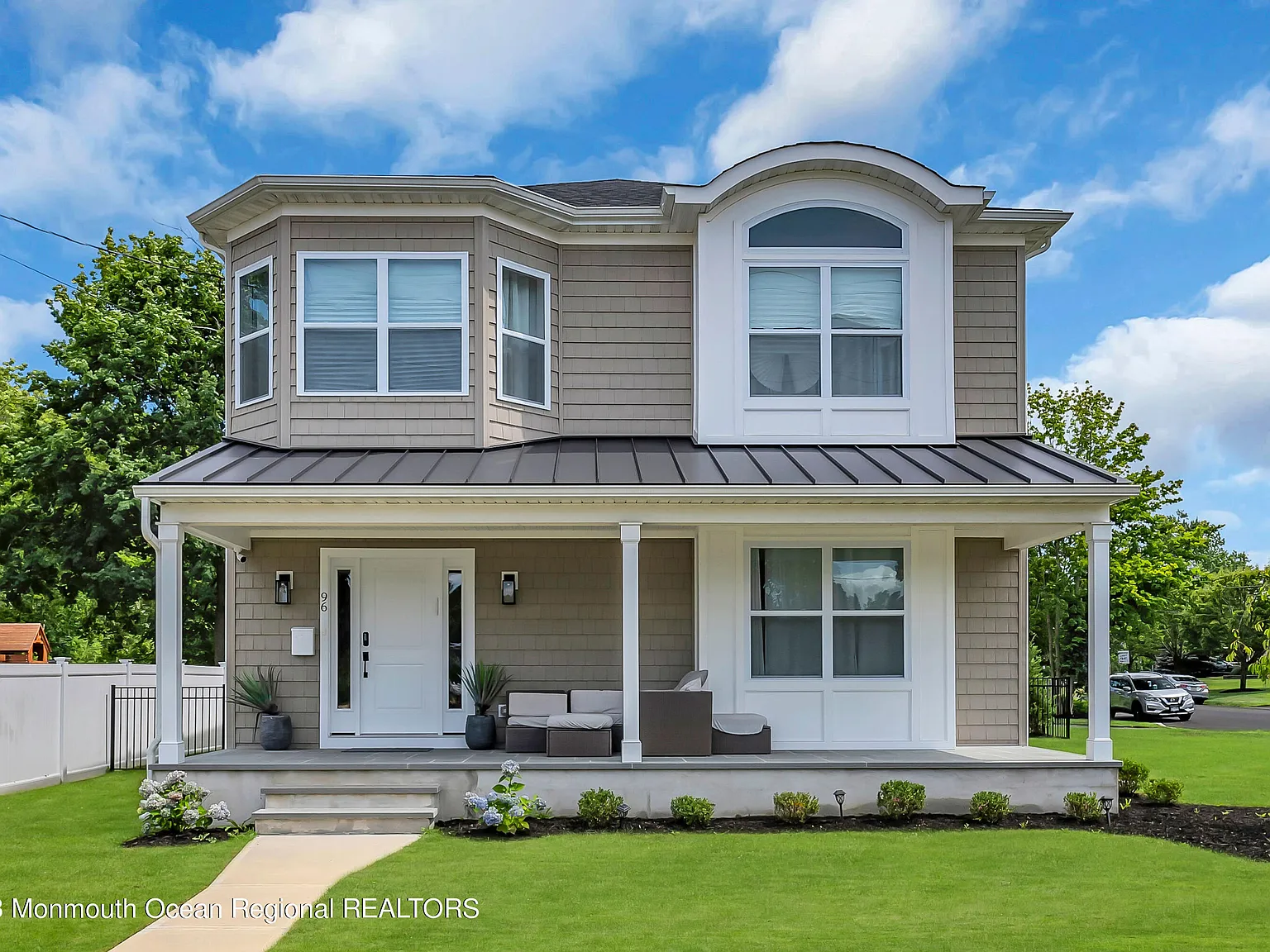 4 bed, 2.5 bath, 2852 sqft, $4,000 — Photo 1