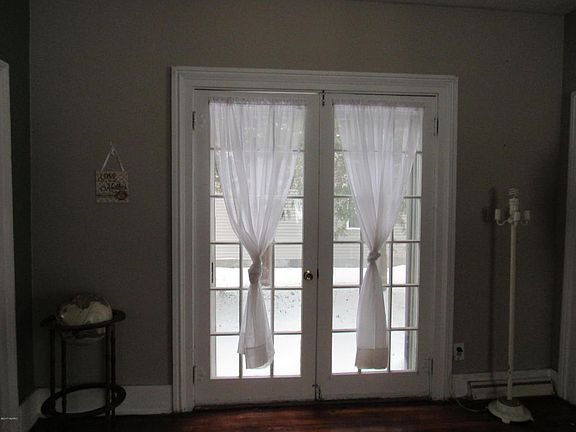 4th image of 103 W Lincoln St