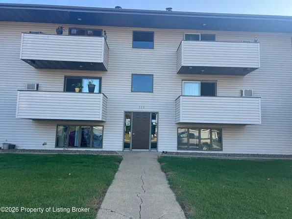 206 Kuchenski Dr, Dickinson, ND 58601