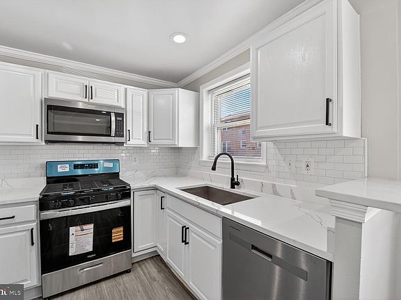 3rd image of 1701 Addison Rd S