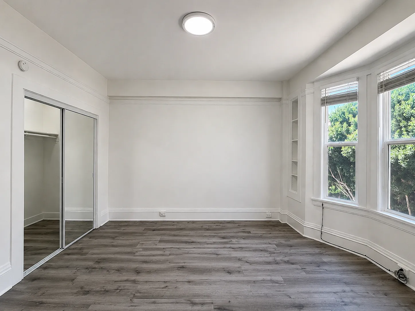 Nob Hill Studio with Dishwasher & In-Unit Laundry — Photo 4