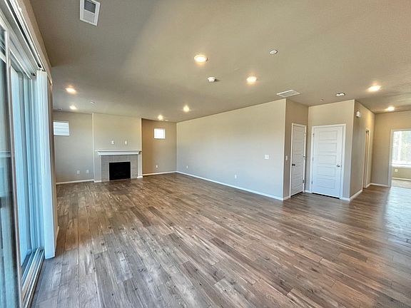 4th image of 934 Timberline Ave