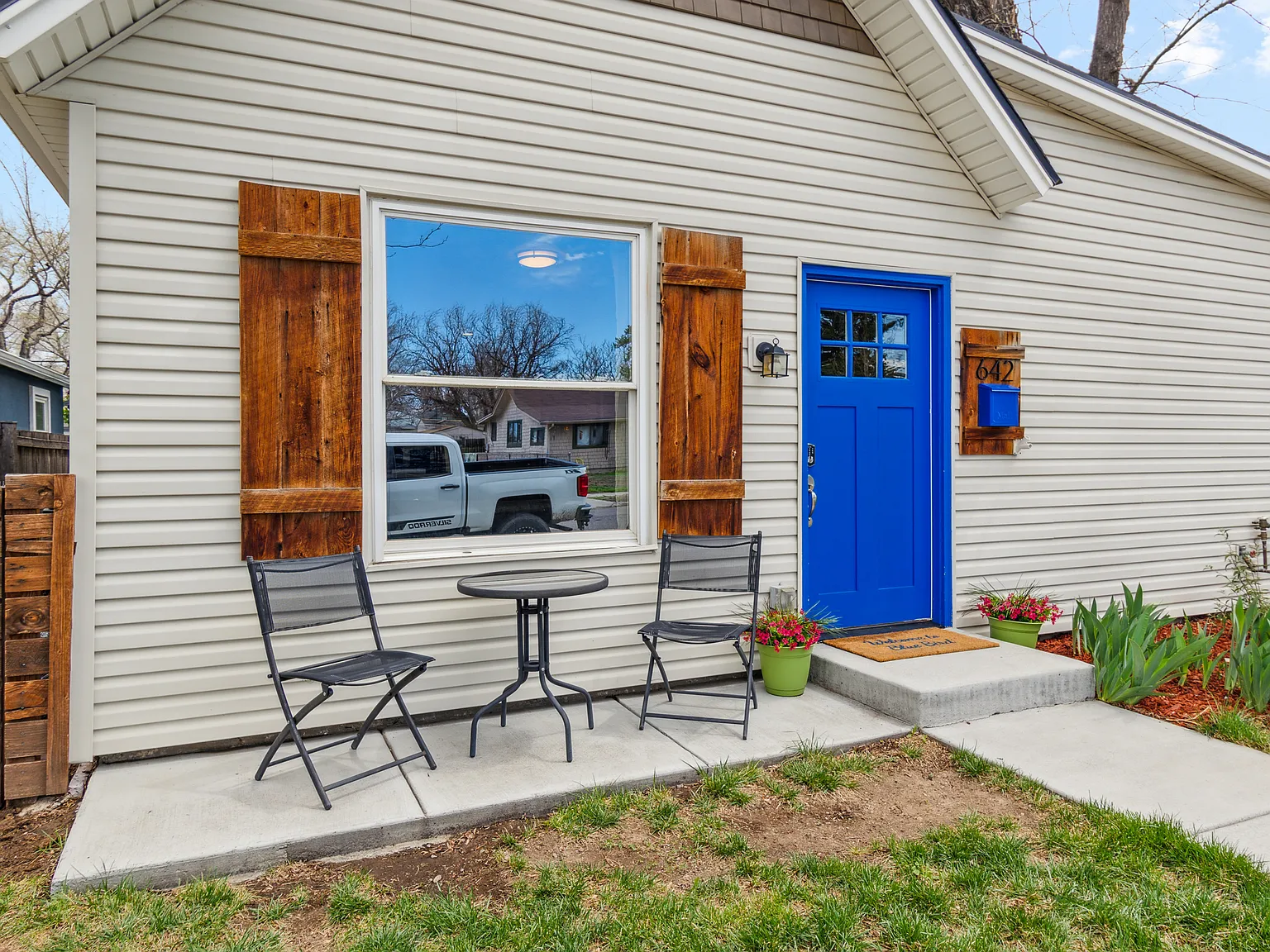 2 bed, 950 sqft, $3,000 — Photo 2