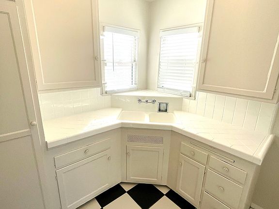 2nd image of 4247 1/2 N Bellflower Blvd #4247