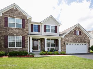 150 Redmond Dr, Gilberts, IL 60136