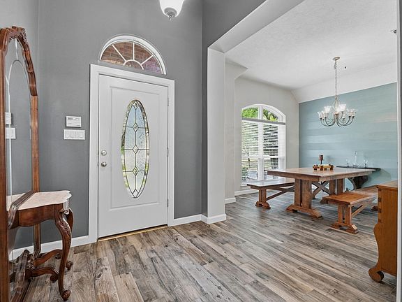 5th image of 11714 Creek View Ln