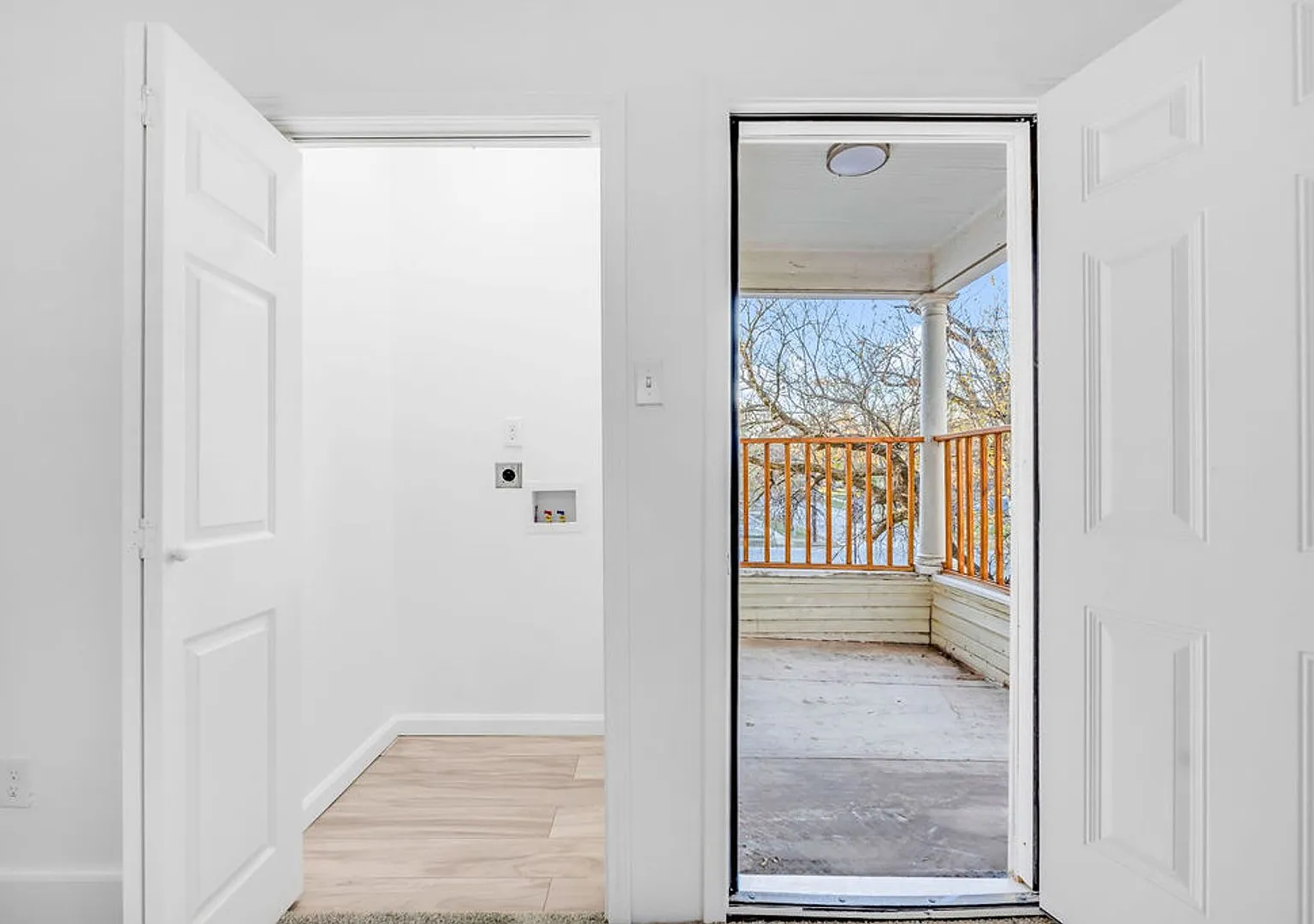 526 W Munson — Photo 3