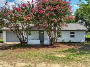 1905 Walker Ct, Granbury, TX 76048