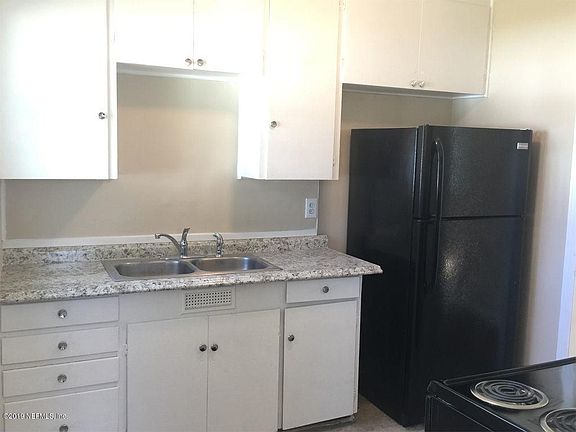 3rd image of 9073 Van Buren Ave