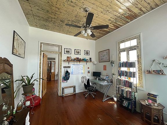 4th image of 2337 Urquhart St