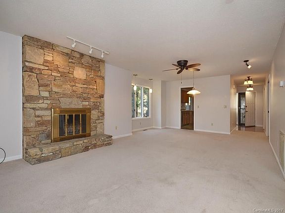 3rd image of 306 Live Oak Ln #306