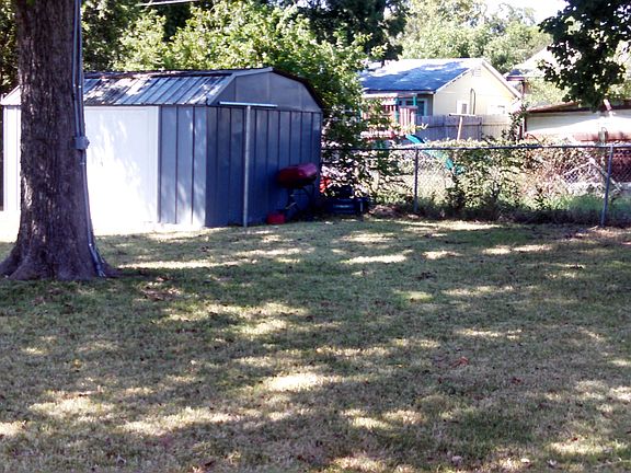 4th image of 423 Anton Dr