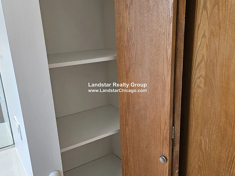 1427 N Wood St #2F — Photo 9