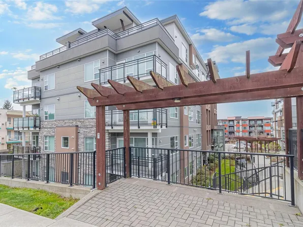 1020 Inverness Rd #203, Saanich, BC V8X 0B1