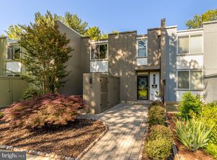 11170 Forest Edge Dr, Reston, VA 20190