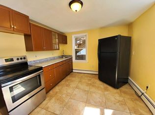 36 Grosvenor St APT 2, Worcester, MA 01610