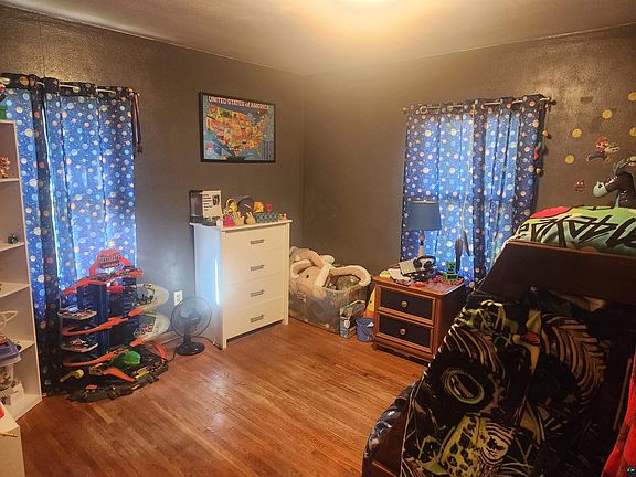 5th image of 218 E 11th Ave