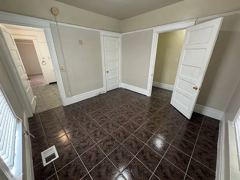 1124 W 37th Pl #1124 — Photo 7