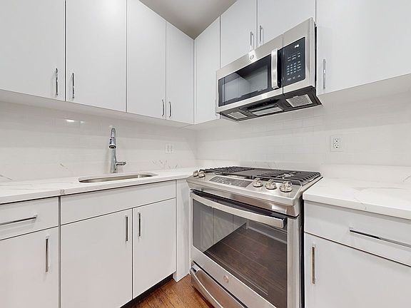 2nd image of 200 W 58th St APT 12A