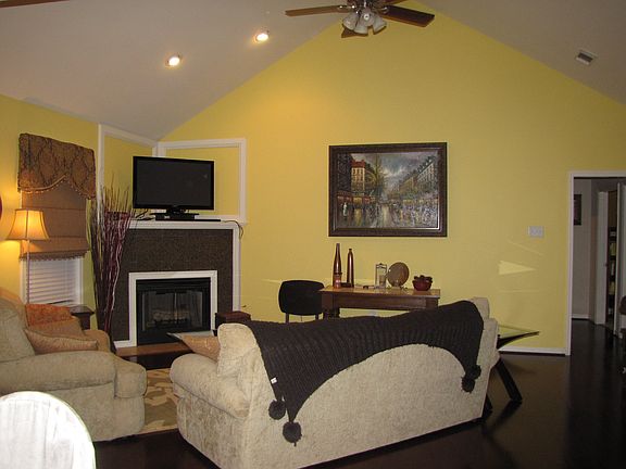 3rd image of 14138 Shady Ln