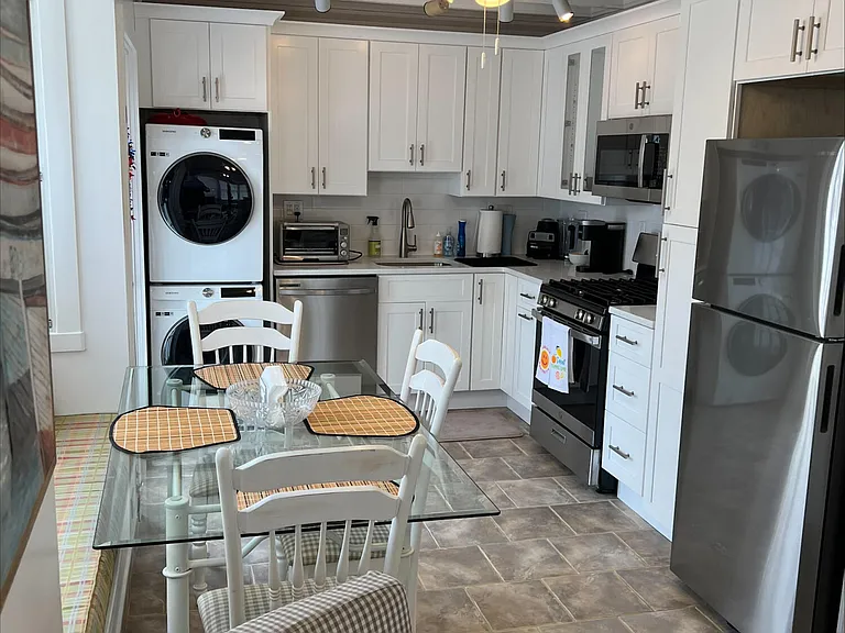 24 Virginia Ave — Photo 51