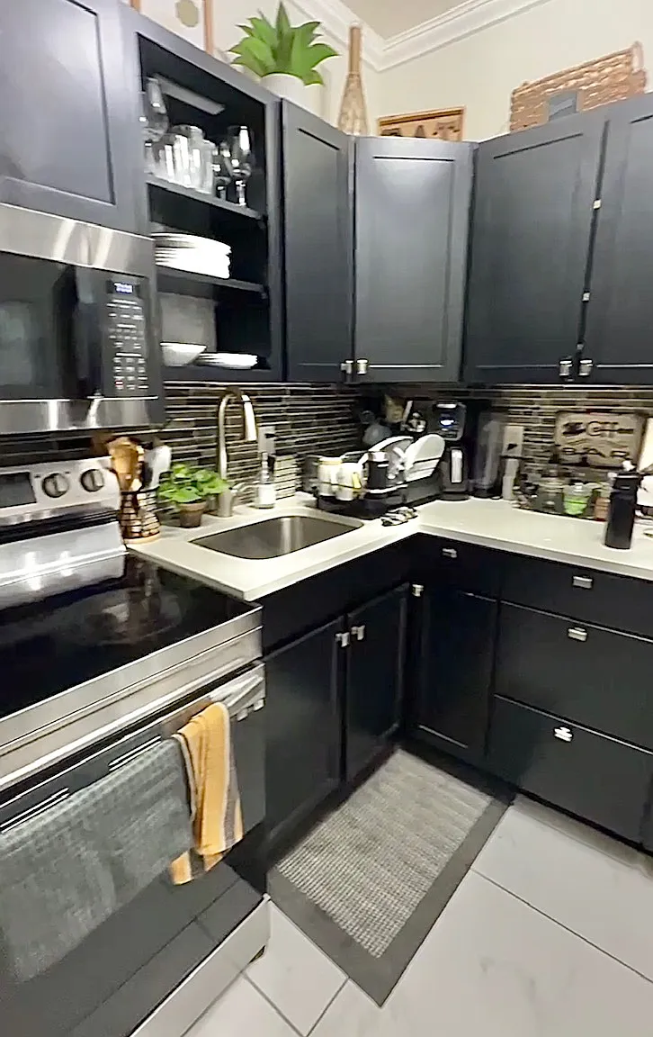 2 bed, $3,000 — Photo 1