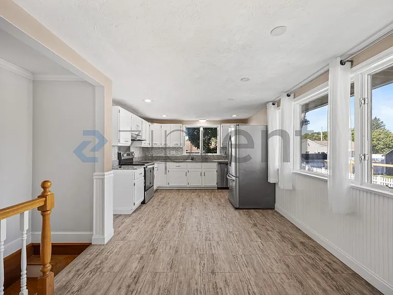371 Salem St — Photo 5