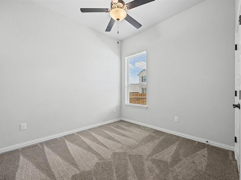 12900 Bloomington Dr — Photo 5