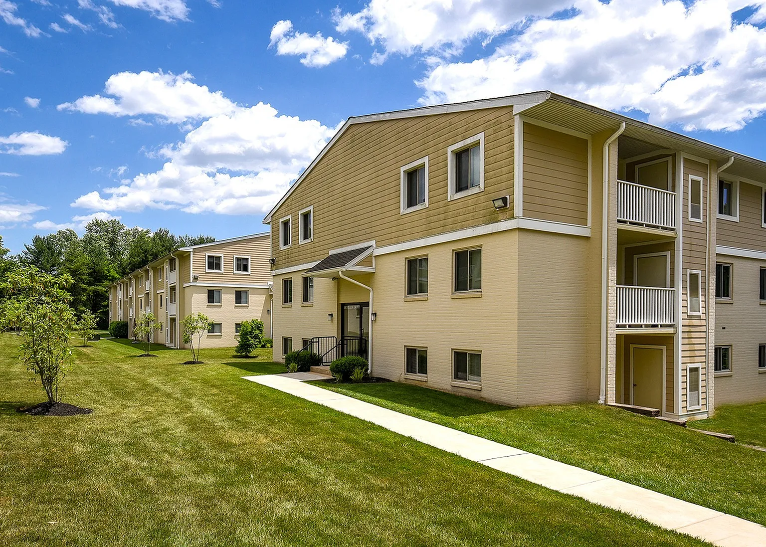 Caln East Apartments — Photo 4