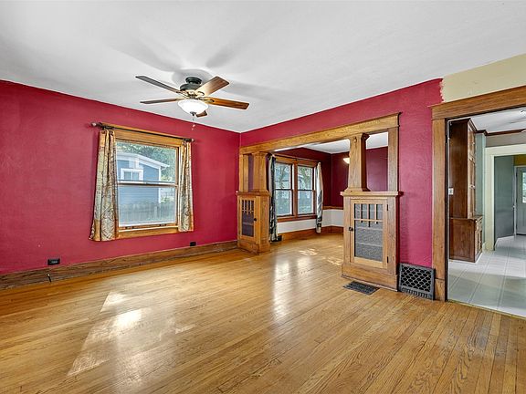 3rd image of 409 34th St NE