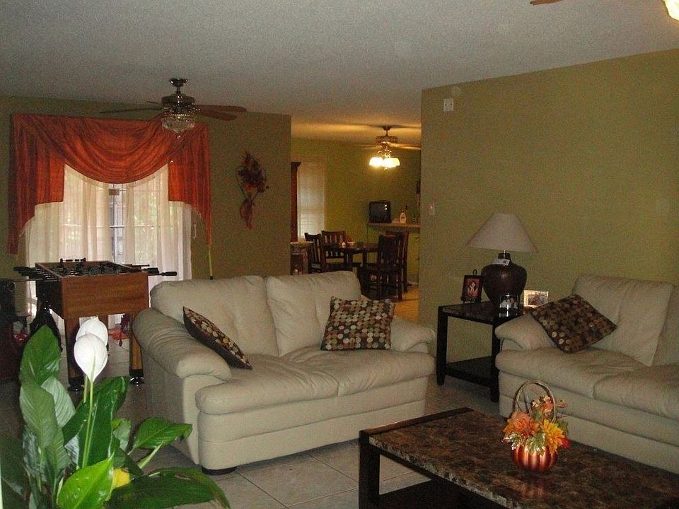 2nd image of 307 W Maple Loop