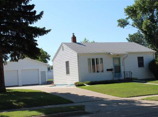 1430 4th St SW, Minot, ND 58701
