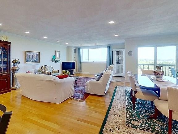 4th image of 64 Broad Reach Unit 607