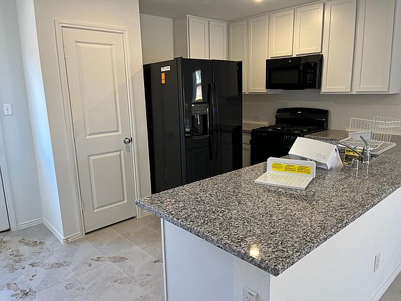 5th image of 1910 Aves Glen Ln