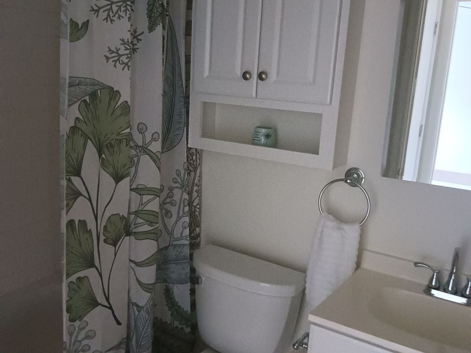 1st image of 6948 Colonial Woods Dr