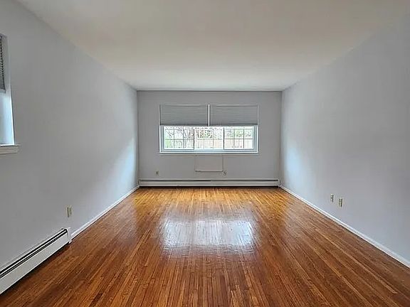 4th image of 20-01 Hazen St #3A