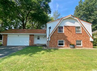 130 Doe Run, Macomb, IL 61455