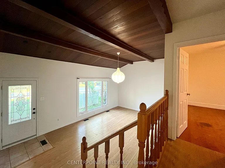 287 Kent Cres — Photo 5